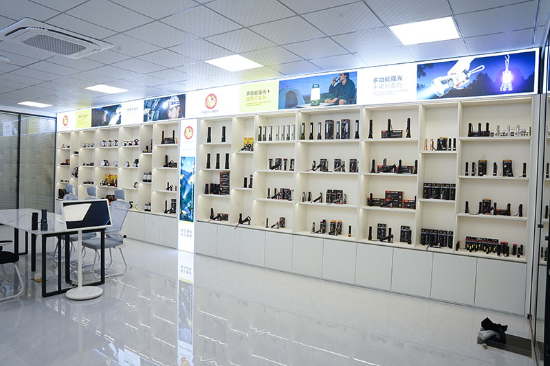 OEM ပရောဂျက်များအတွက် ယုံကြည်စိတ်ချရသော တရုတ် LED ဓာတ်မီးထုတ်လုပ်သူအား မည်သို့ရွေးချယ်ရမည်နည်း။